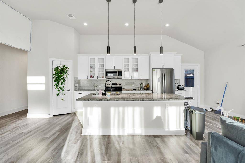 4621 Collins Avenue, Dallas, TX 75210
