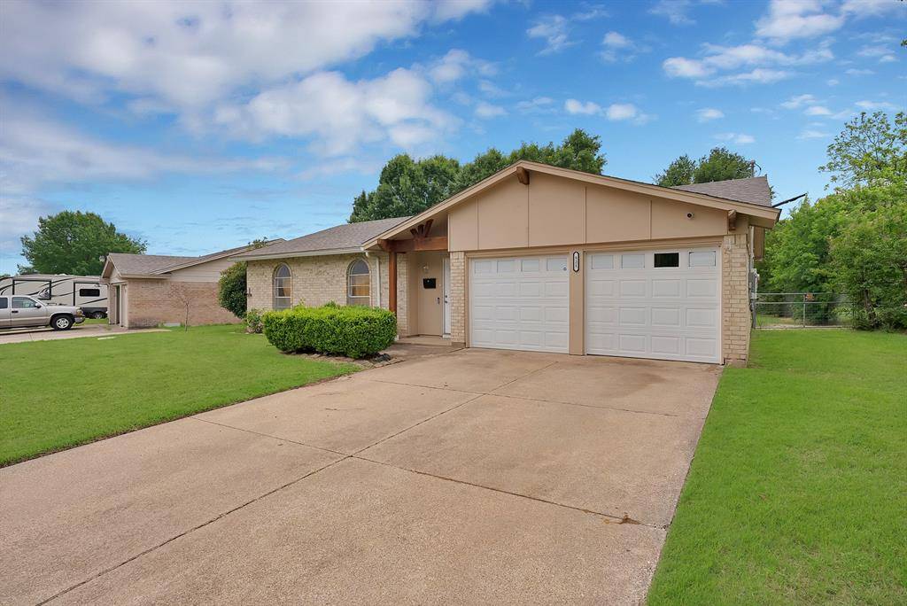 521 Ann Lois Lane, Burleson, TX 76028