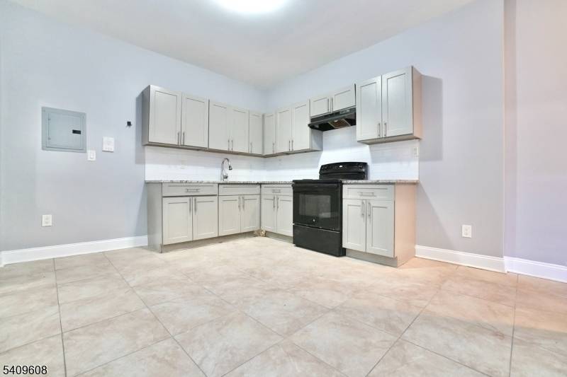 351 Mulberry St, Newark City, NJ 07102