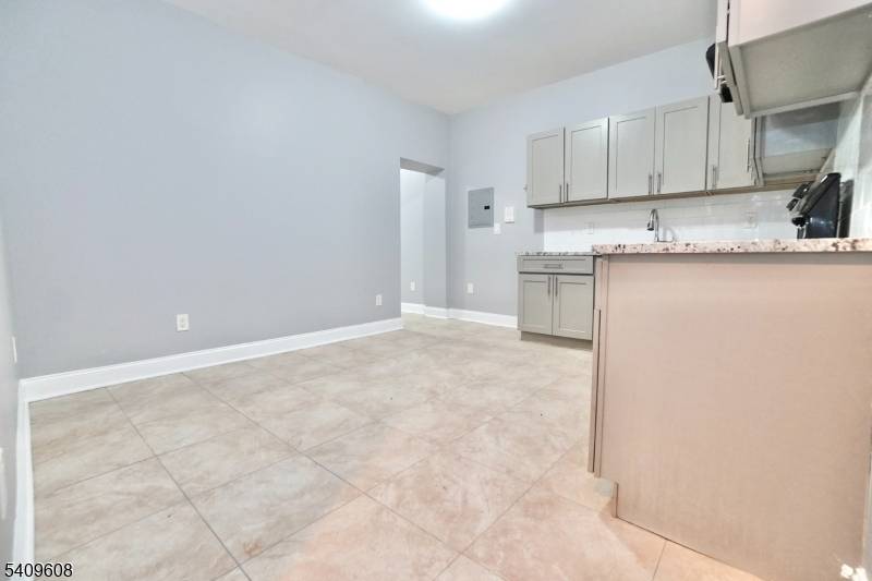 351 Mulberry St, Newark City, NJ 07102