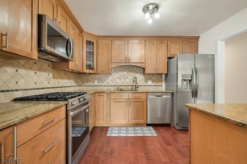 127 Oakmont Ct, Edison Twp., NJ 08820