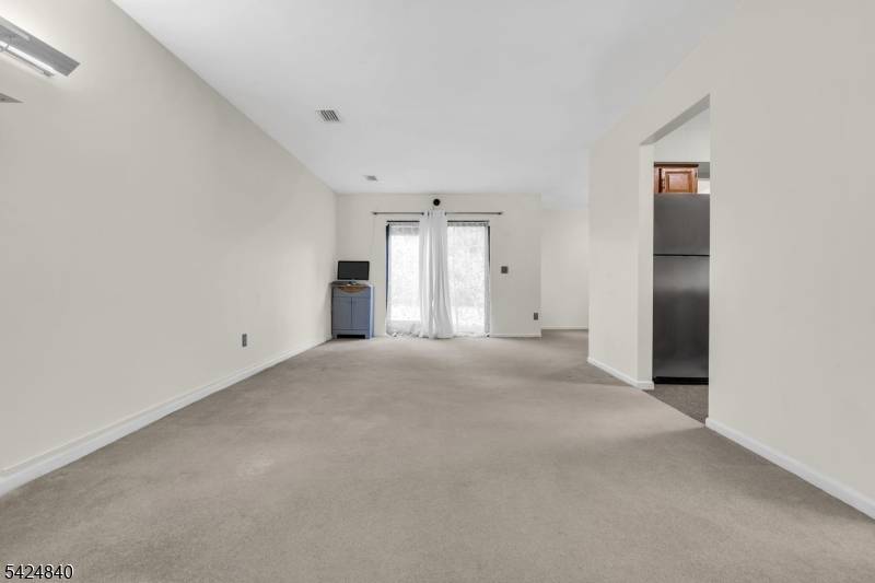 11 Cindy Ct, Lebanon Boro, NJ 08833