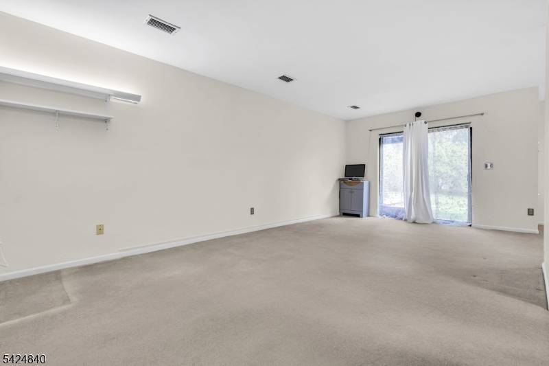 11 Cindy Ct, Lebanon Boro, NJ 08833