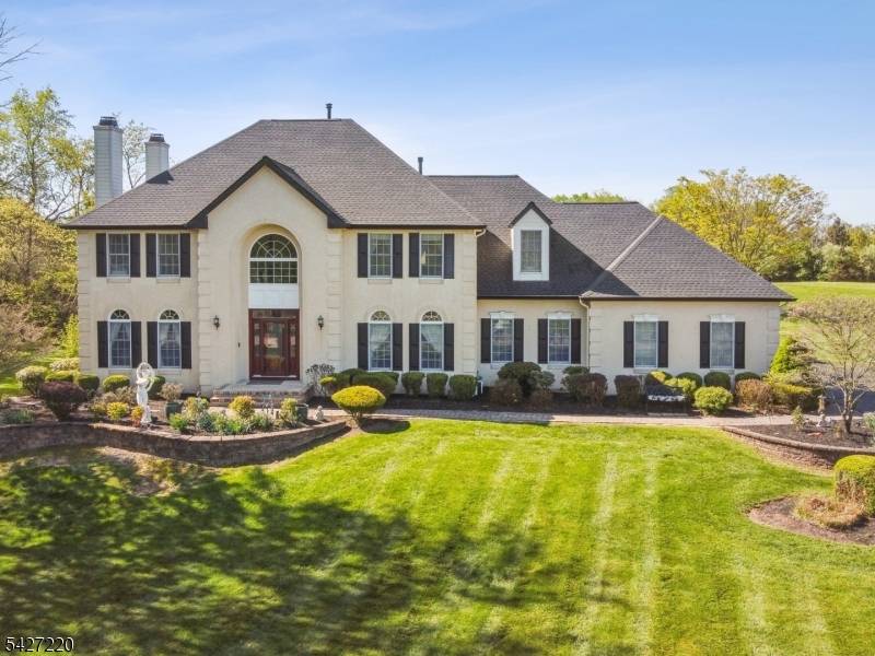 2 Fairway Dr, Readington Twp., NJ 08889