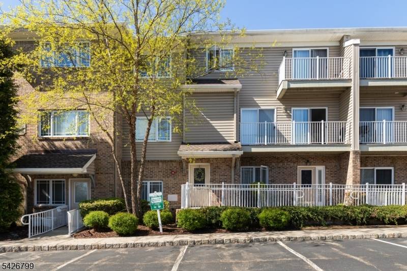 43 Manchester Ct, Kinnelon Boro, NJ 07405