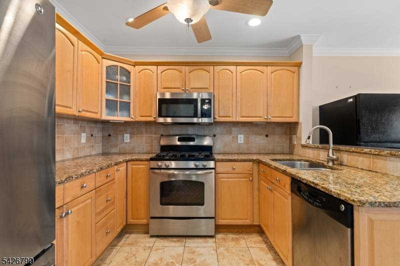 43 Manchester Ct, Kinnelon Boro, NJ 07405