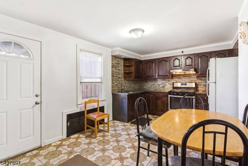 805-807 4Th Ave, Elizabeth City, NJ 07202