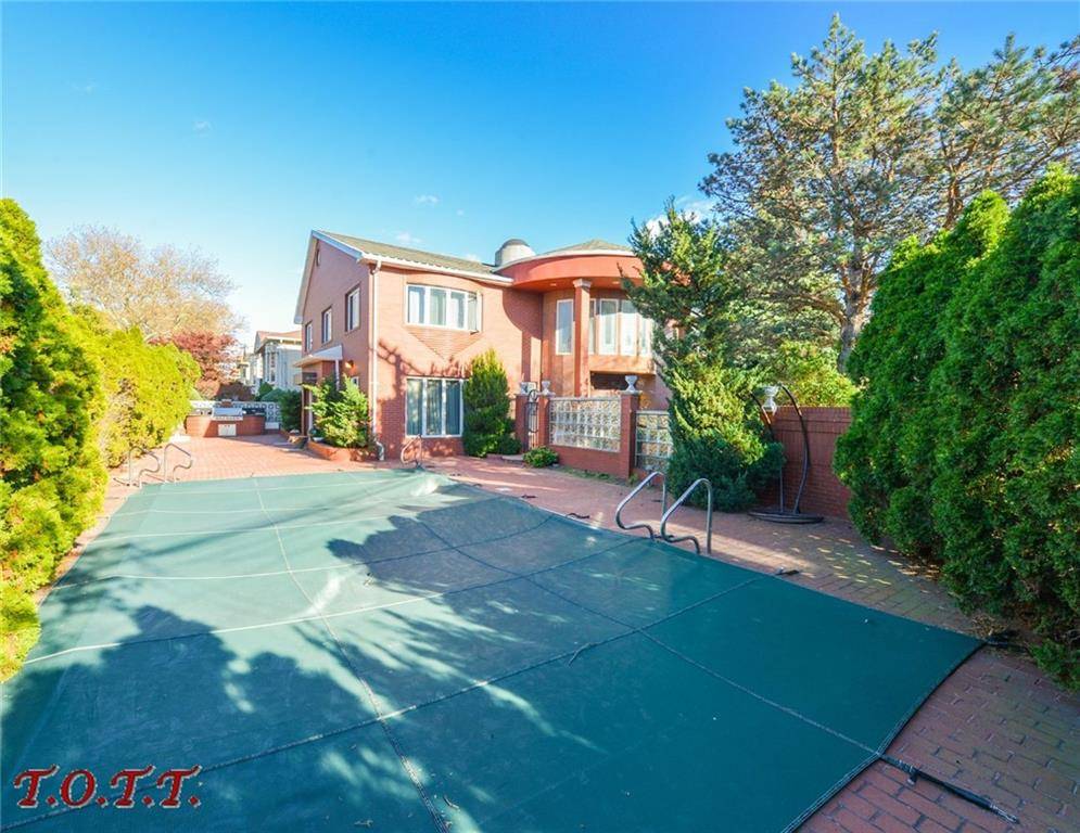 2759 Whitman DR, Brooklyn, NY 11234