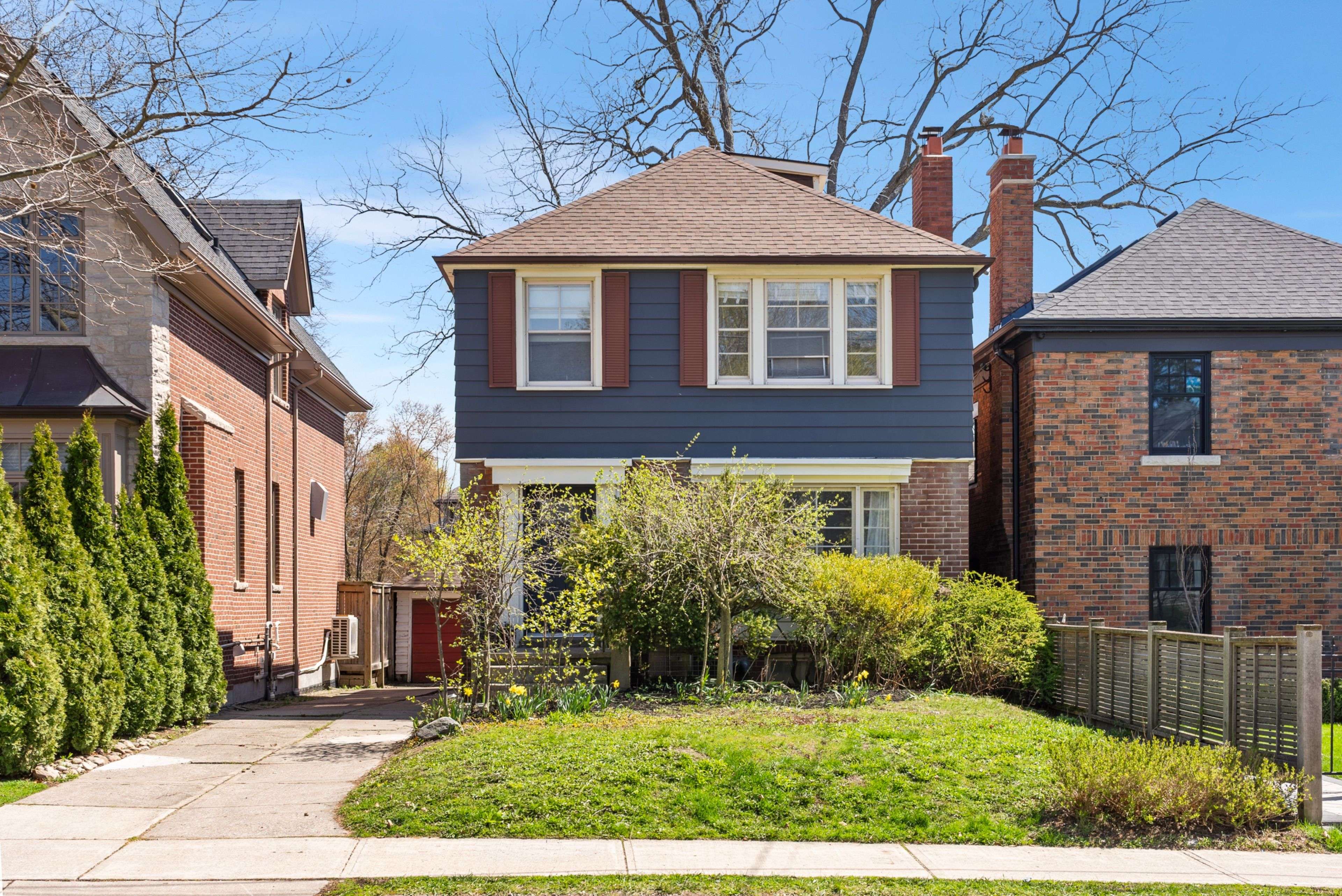 61 Sutherland DR, Toronto C11, ON M4G 1H5