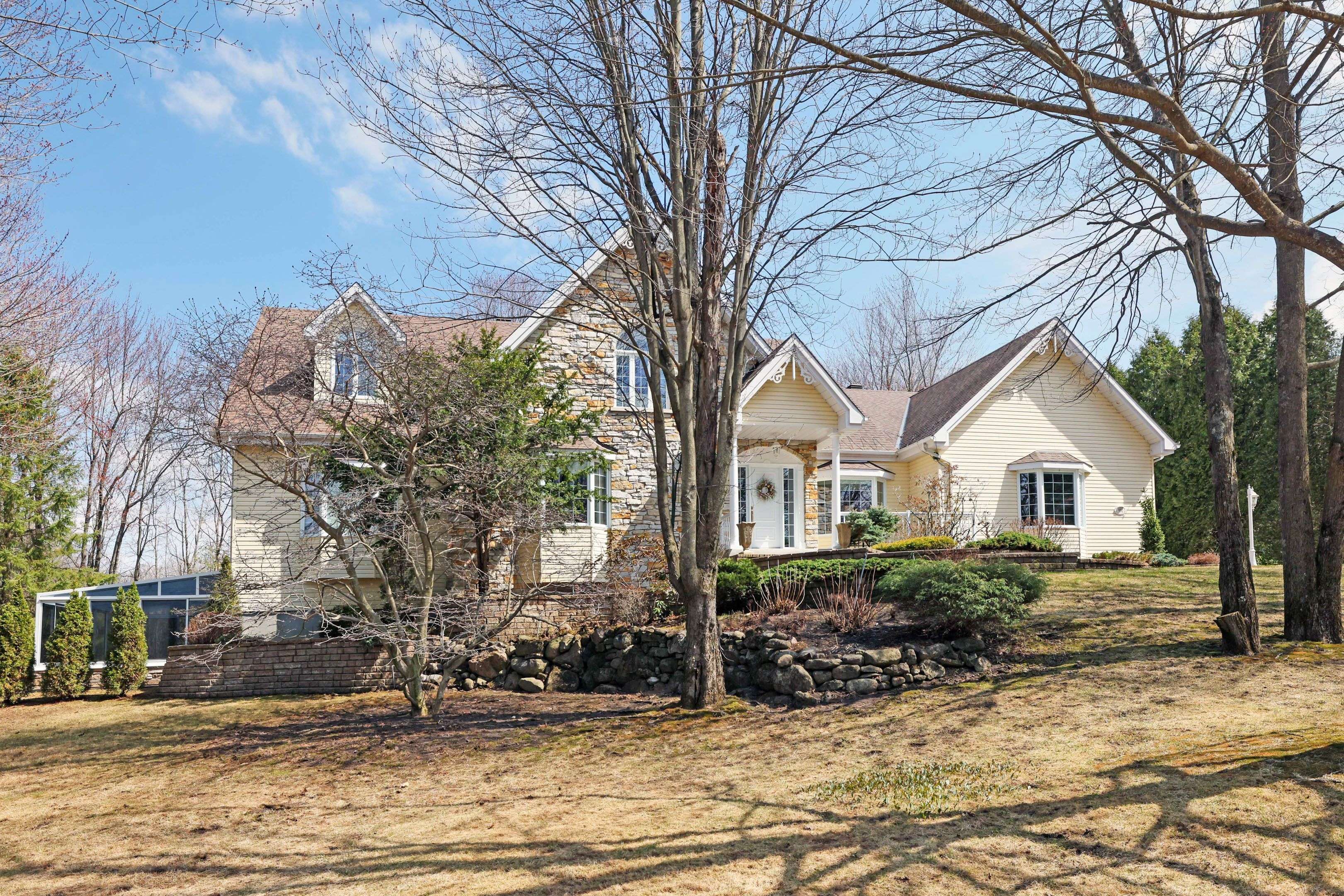 951 Golf Club RD, East Hawkesbury, ON K6A 2R2