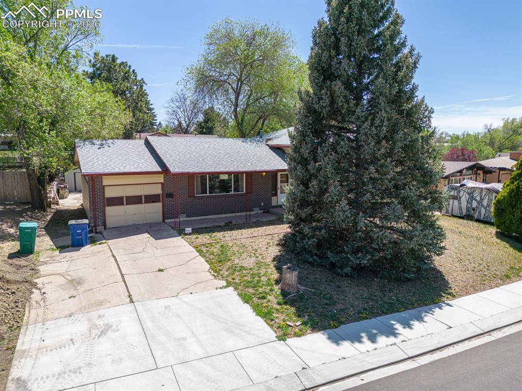 1341 Saratoga DR, Colorado Springs, CO 80910