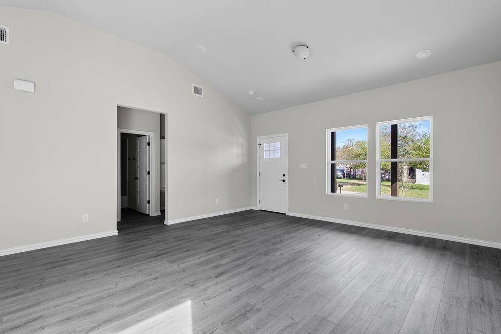 1832 E Broadway Avenue, Fort Worth, TX 76104