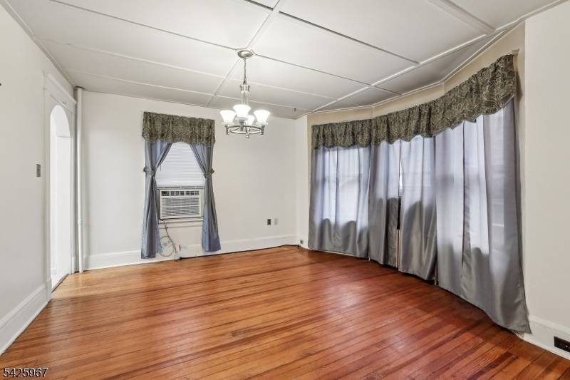 164 E High St, Somerville Boro, NJ 08876