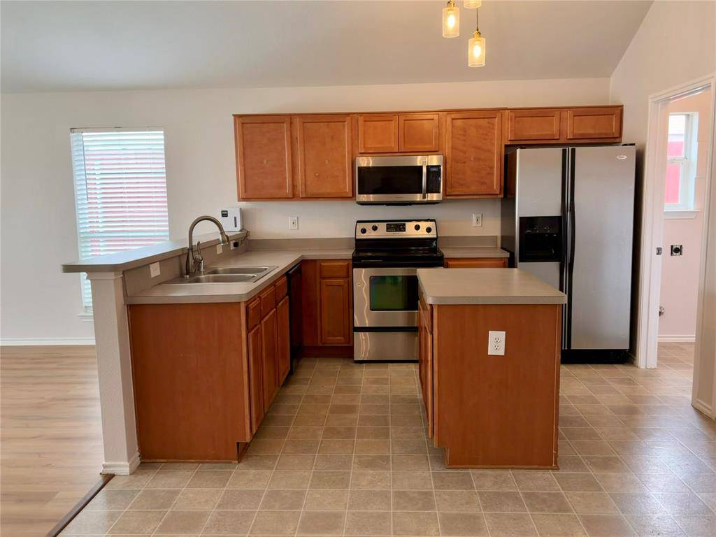 959 Heather Street, Burleson, TX 76028