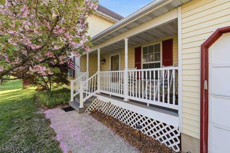 6 Shoshoni Way, Branchburg Twp., NJ 08876