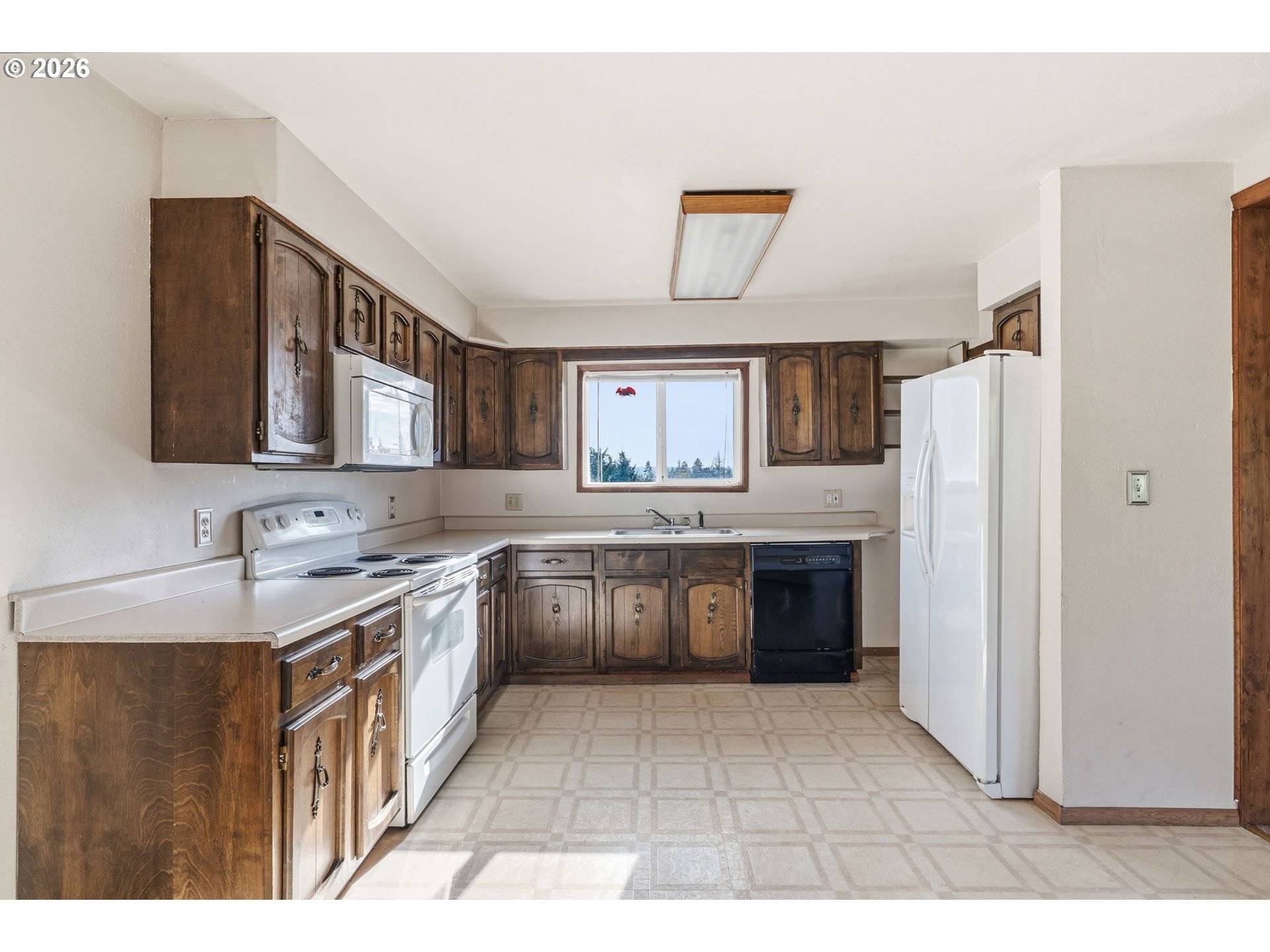 3323 COLUMBIA HEIGHTS RD, Longview, WA 98632