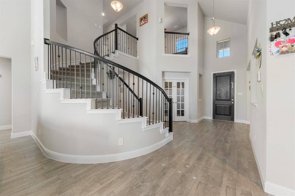 814 Hat Creek Drive, Midlothian, TX 76065