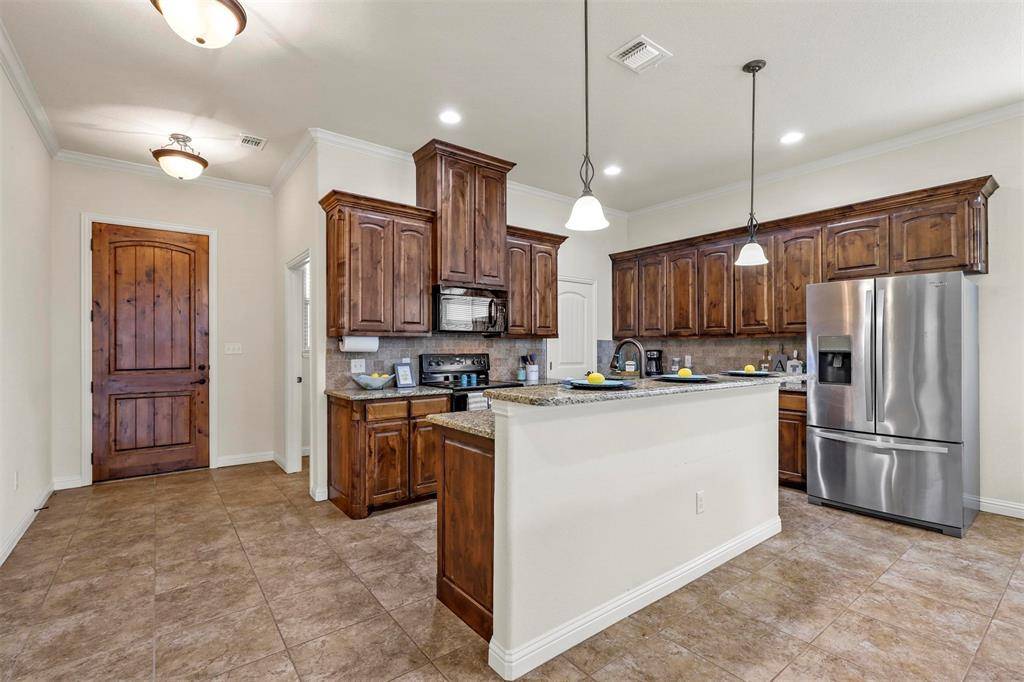 210 Donna Circle, Granbury, TX 76049