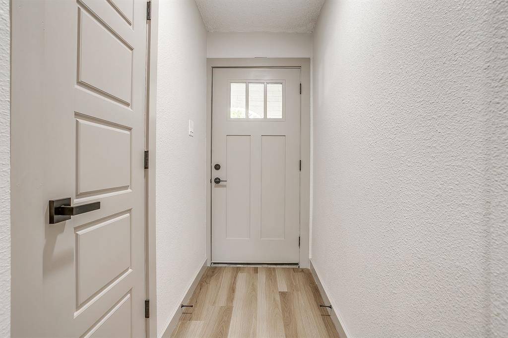 900 Vaughn Drive, Burleson, TX 76028