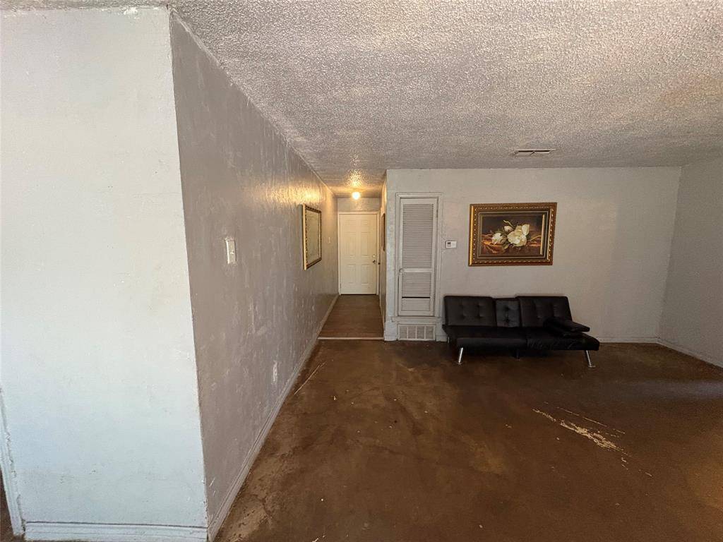 6720 Trailwood Drive, Forest Hill, TX 76140