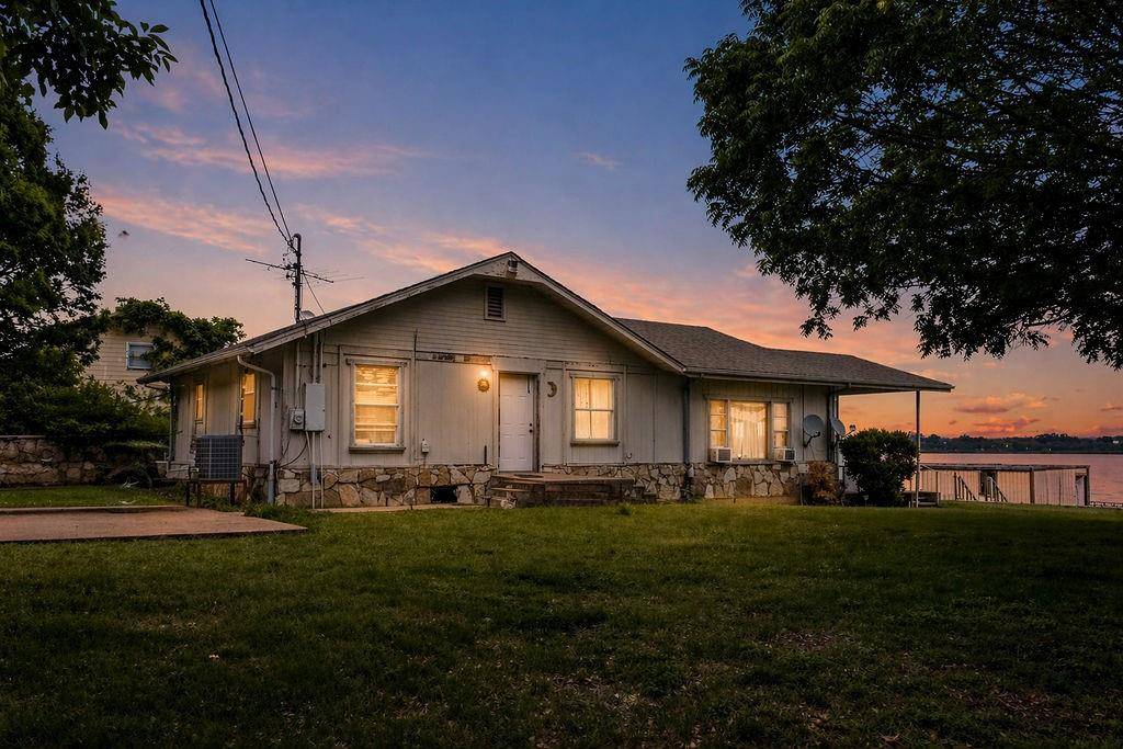 5757 Parkside Court, Granbury, TX 76048