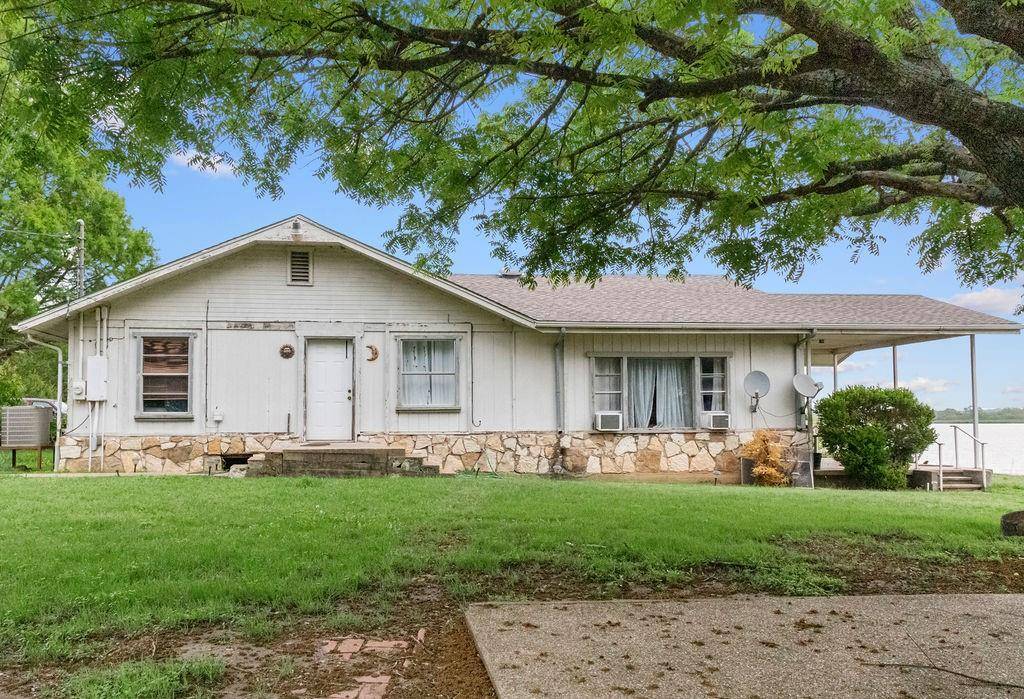 5757 Parkside Court, Granbury, TX 76048