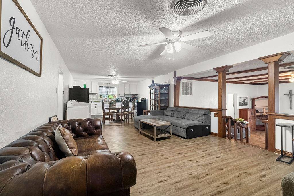 5757 Parkside Court, Granbury, TX 76048