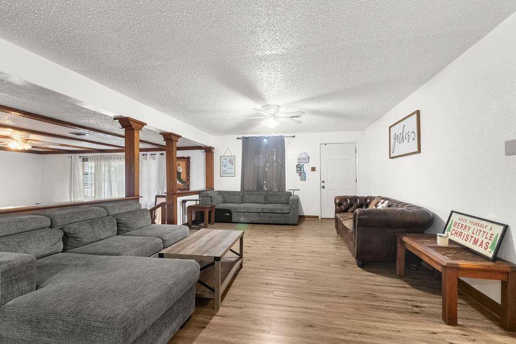 5757 Parkside Court, Granbury, TX 76048