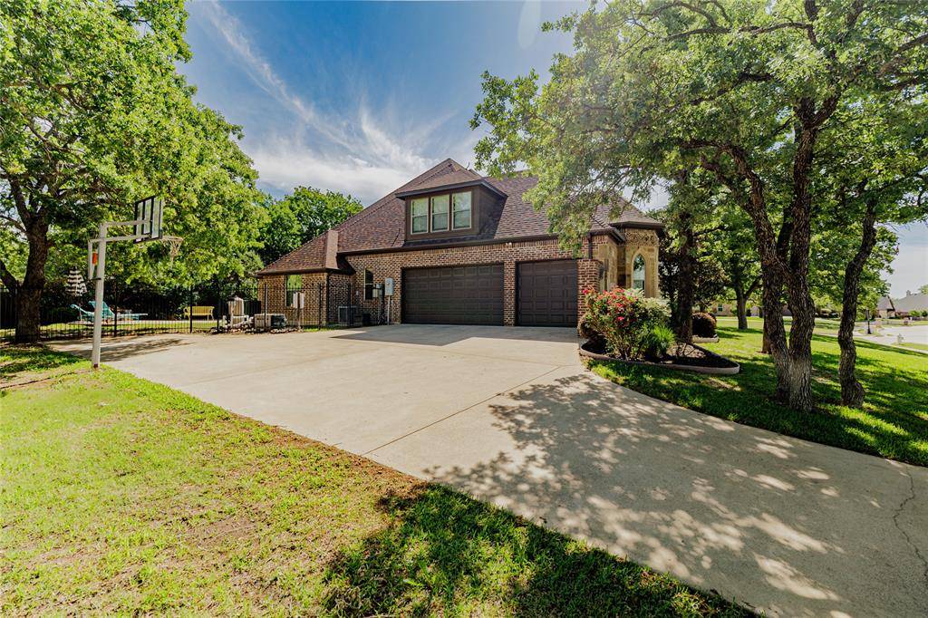 1417 Briar Crossing Drive, Decatur, TX 76234