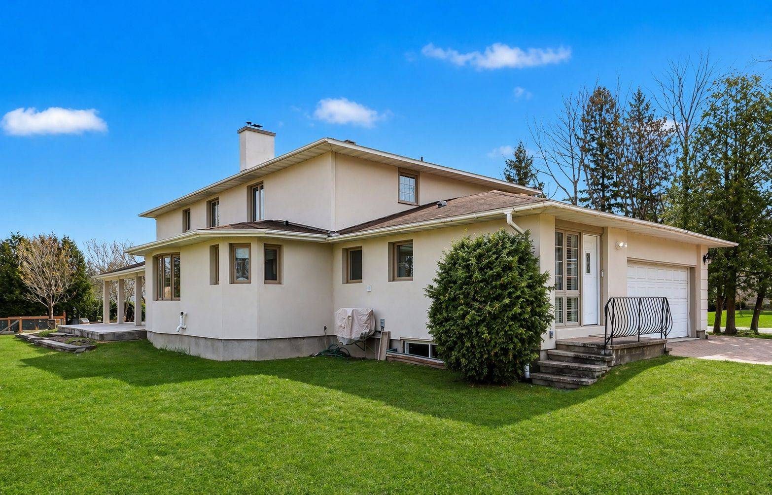 11 Lennon DR, Blossom Park - Airport And Area, ON K1V 1G9