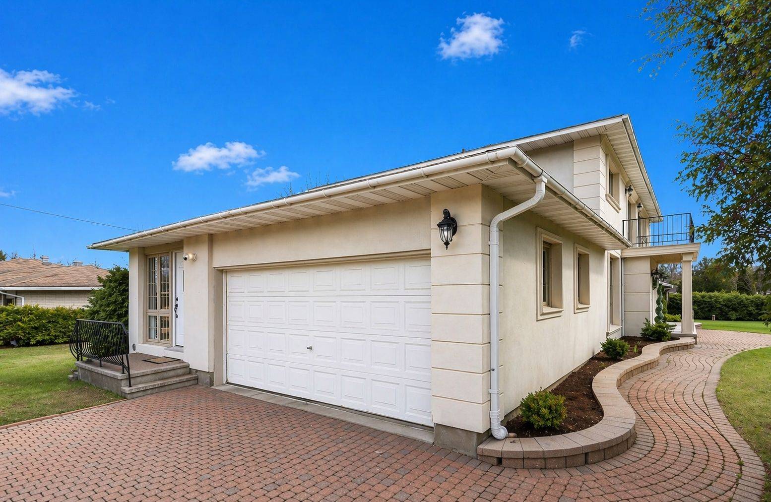 11 Lennon DR, Blossom Park - Airport And Area, ON K1V 1G9
