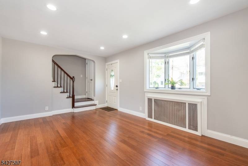 40 Winslow Ter, Fair Lawn Boro, NJ 07410