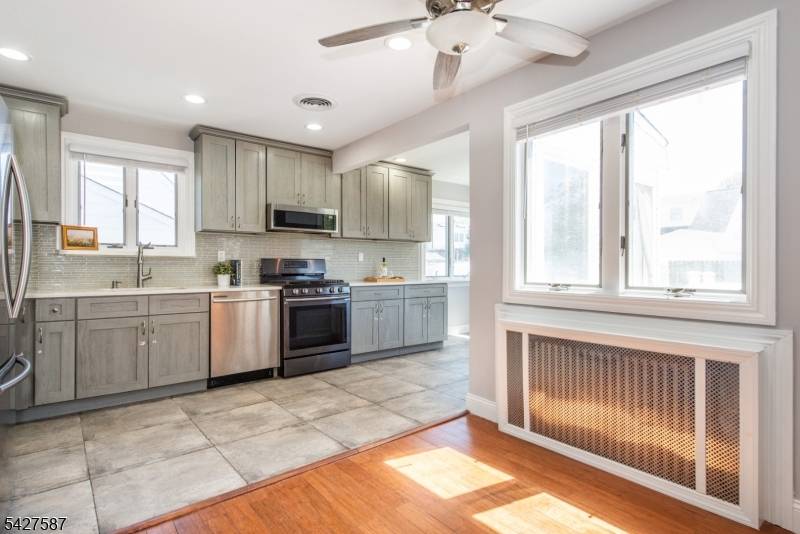 40 Winslow Ter, Fair Lawn Boro, NJ 07410