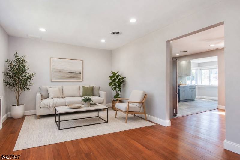 40 Winslow Ter, Fair Lawn Boro, NJ 07410