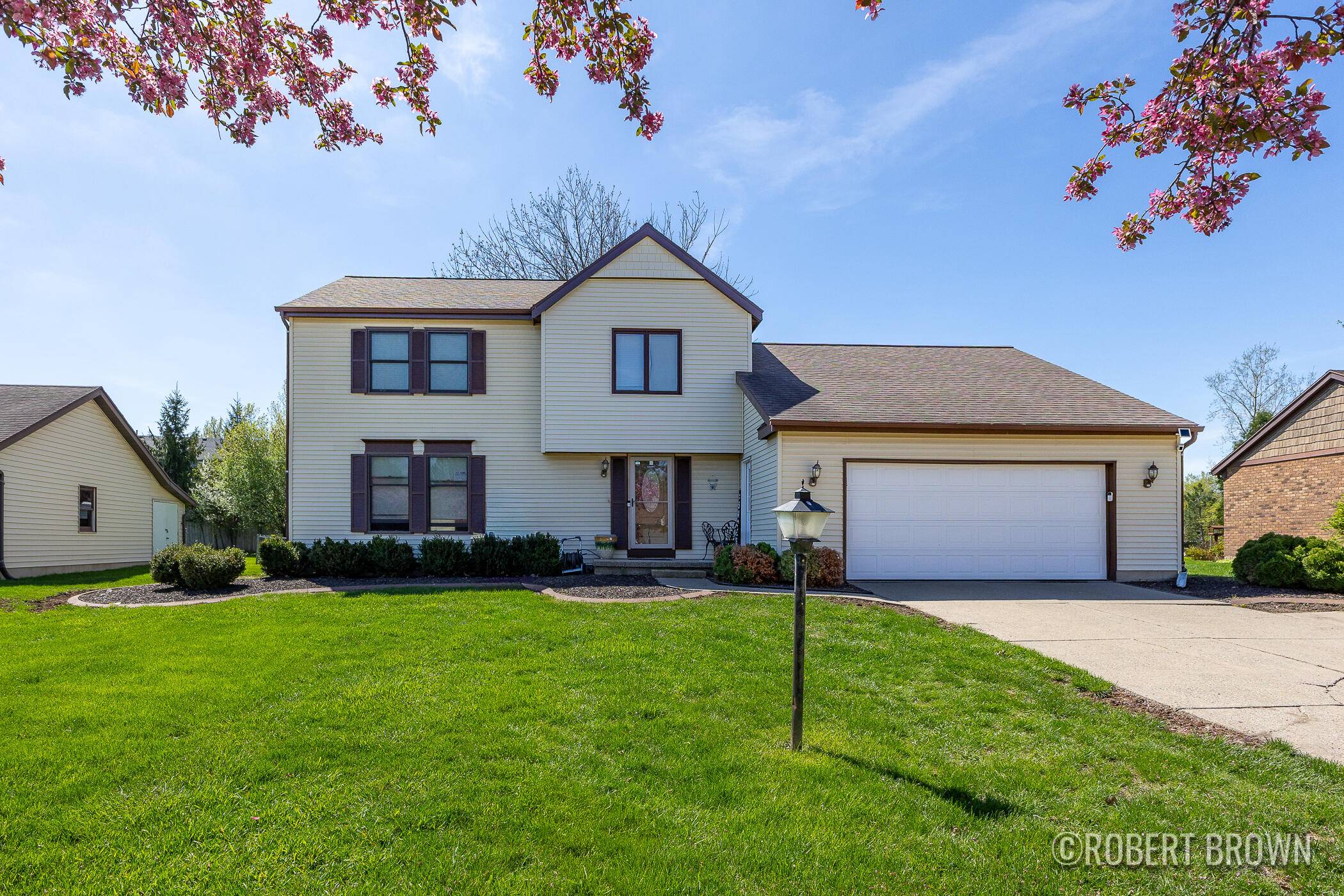 2074 Wolfboro DR SE, City Of Kentwood, MI 49508