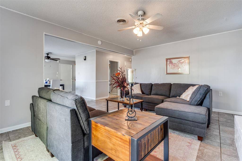 1505 N Matthews Street, Bowie, TX 76230