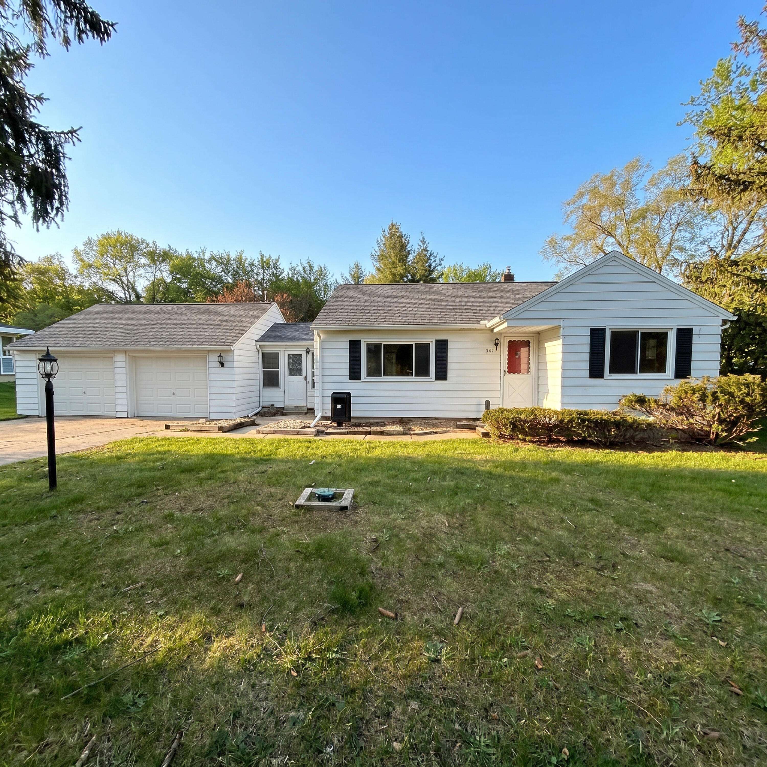 665 4 Mile RD NW, Alpine Twp, MI 49321