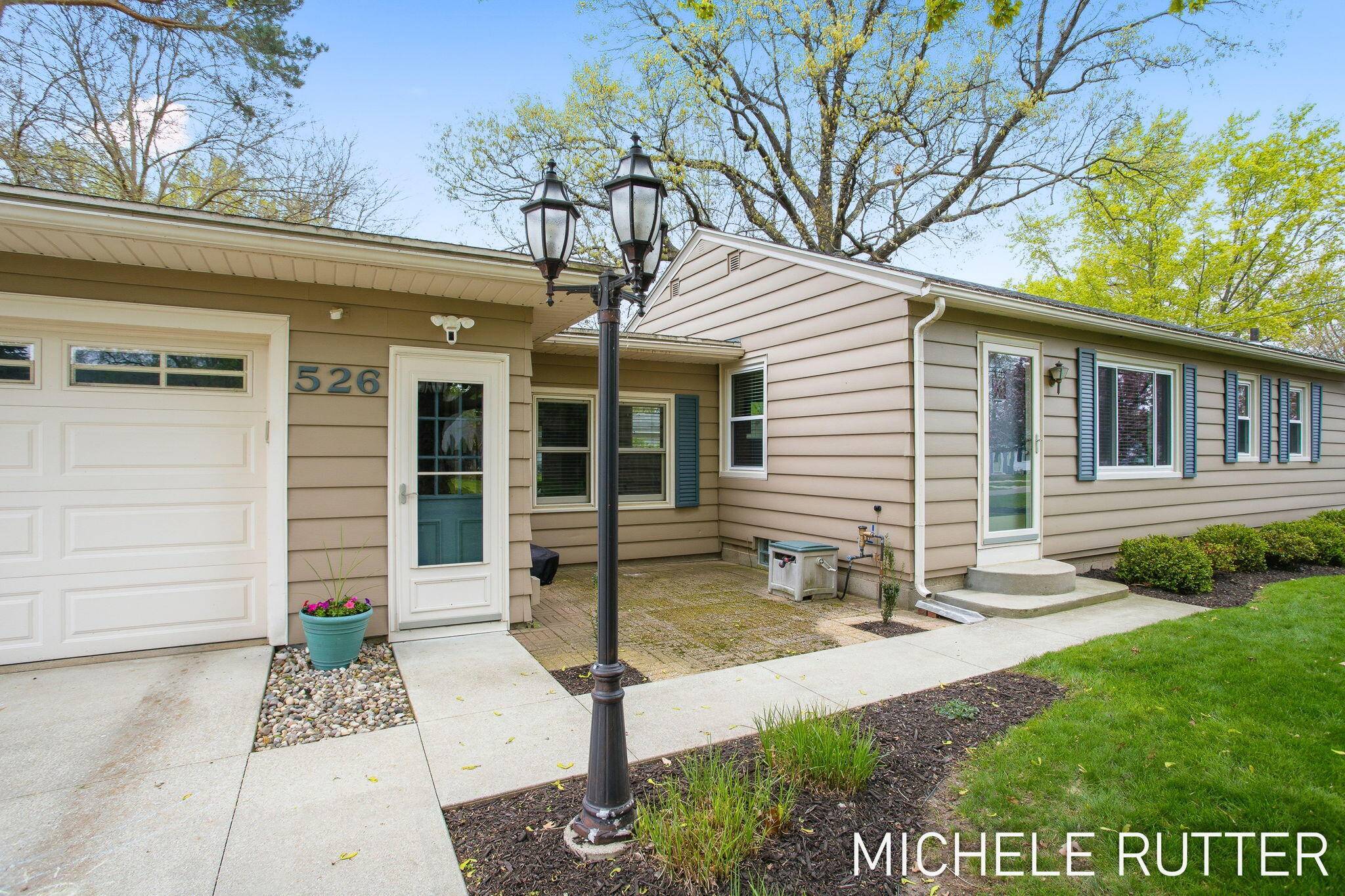 526 Pinecrest ST, Hollandchartertownship_ottawa, MI 49424