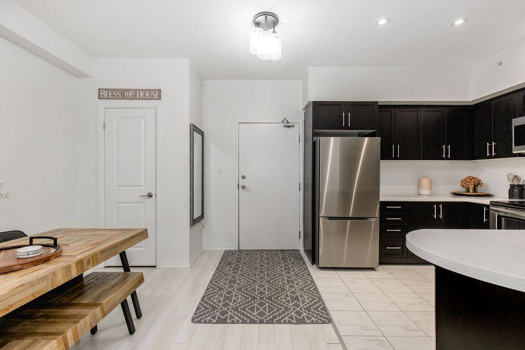 304 ESSA RD #609, Barrie, ON L9J 0H4