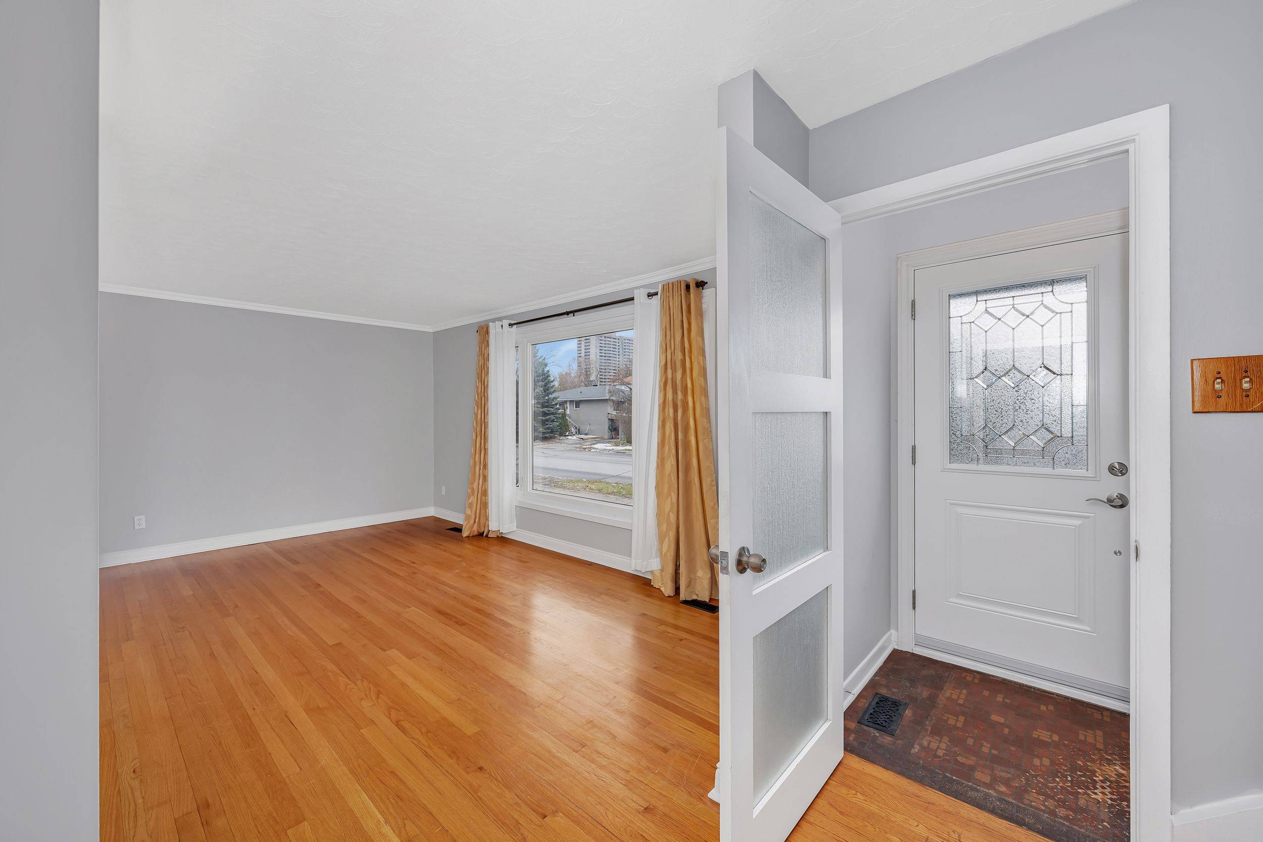 345 Poulin AVE, Britannia - Lincoln Heights And Area, ON K2B 5T9