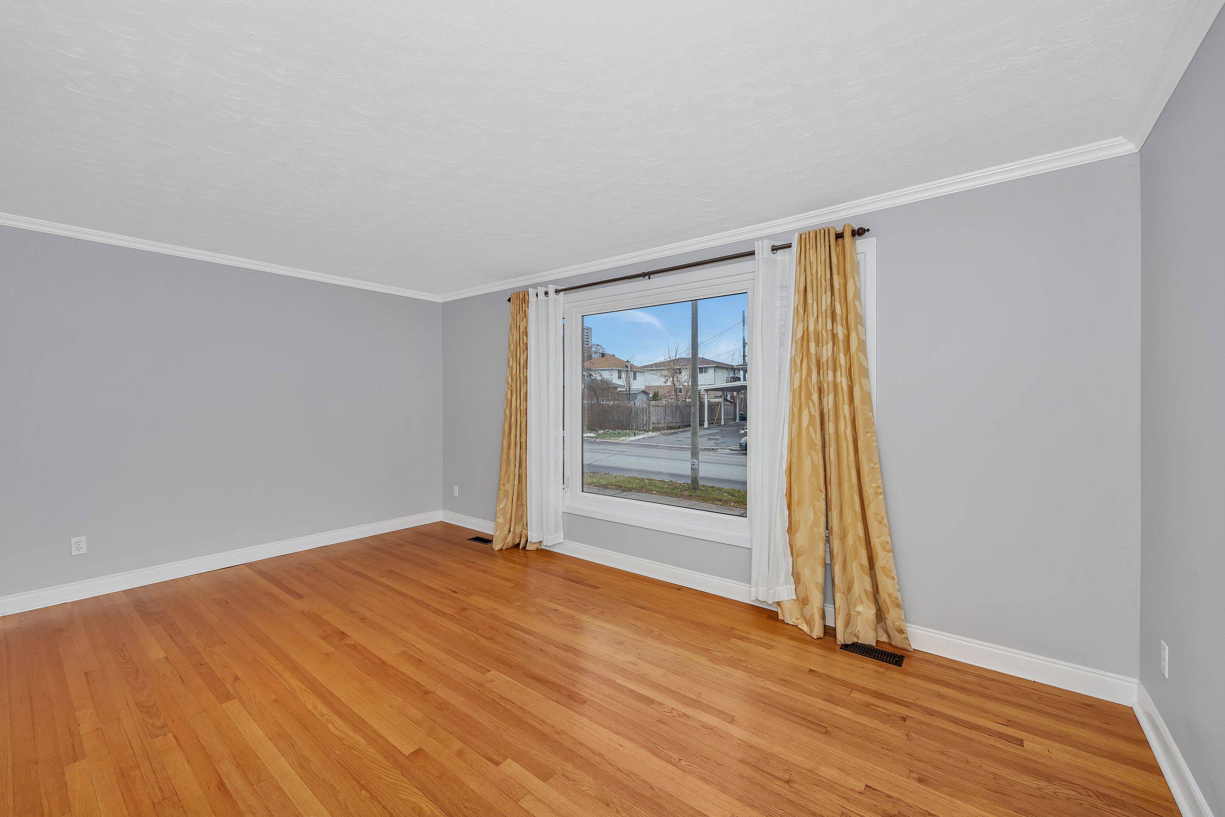 345 Poulin AVE, Britannia - Lincoln Heights And Area, ON K2B 5T9