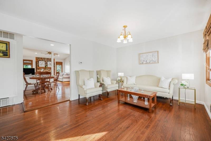 94 Barbara Dr, Pompton Lakes Boro, NJ 07442