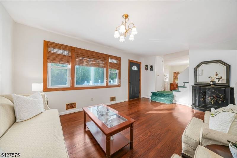 94 Barbara Dr, Pompton Lakes Boro, NJ 07442