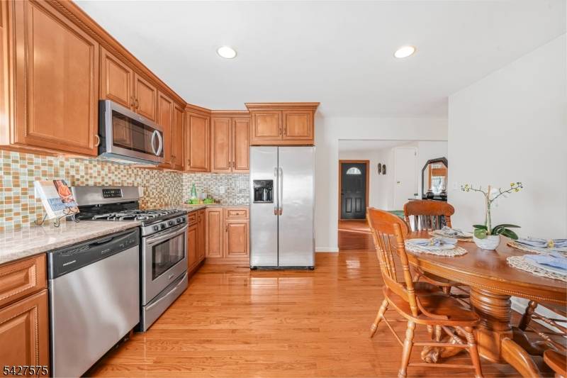 94 Barbara Dr, Pompton Lakes Boro, NJ 07442