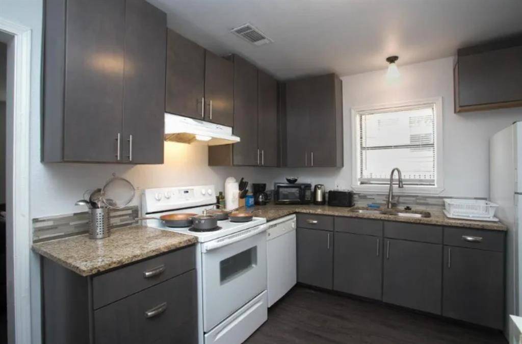 1527 Padgitt Avenue, Dallas, TX 75203