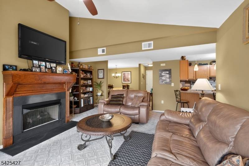 167 Falcon Ridge Way, Hamburg Boro, NJ 07419