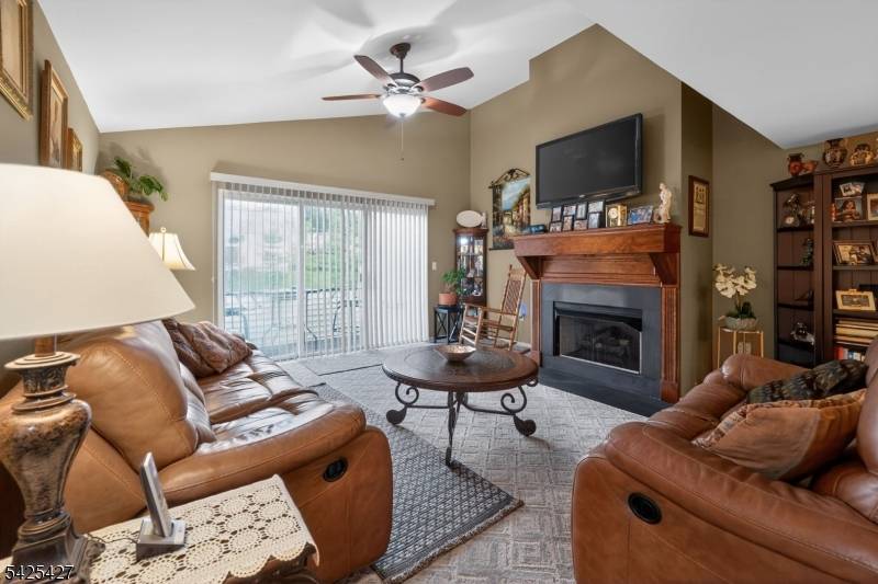 167 Falcon Ridge Way, Hamburg Boro, NJ 07419