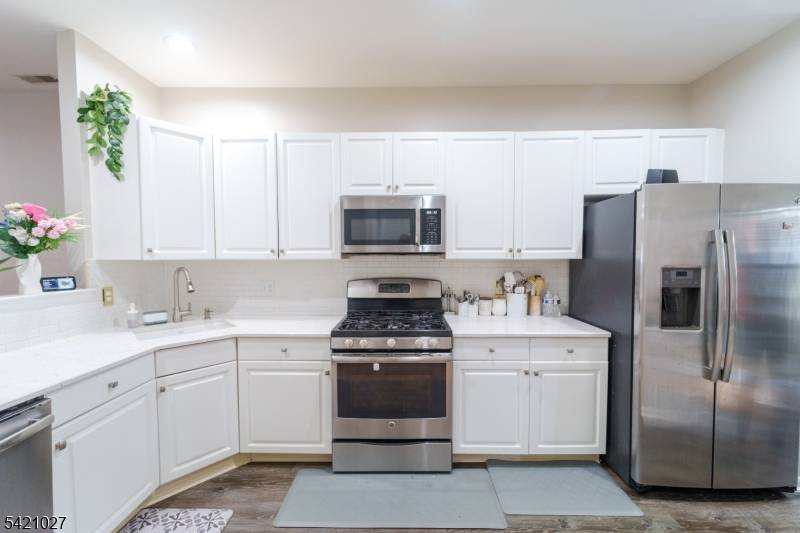 32 Windsor Dr, Lincoln Park Boro, NJ 07035
