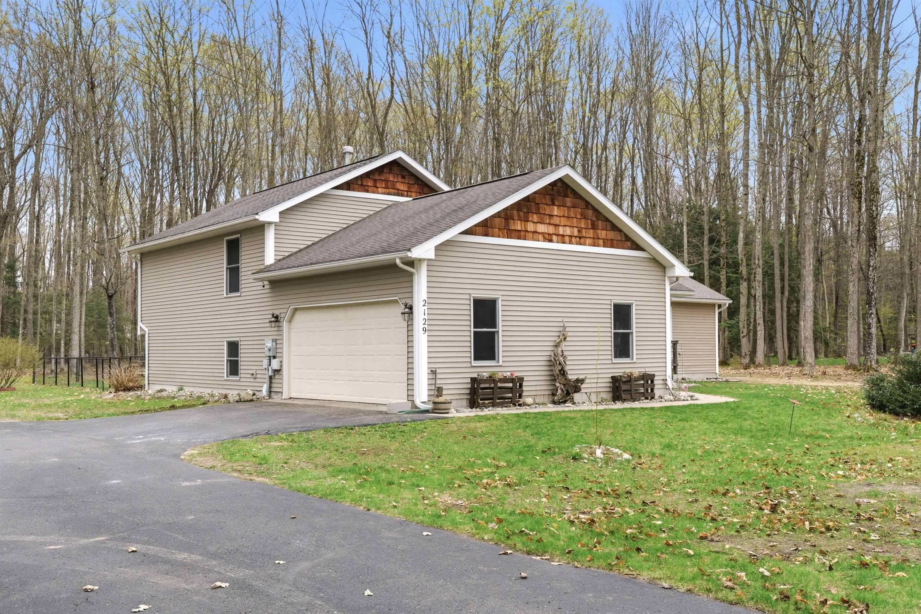 2129 Morgan Run DR, Green Lake Twp, MI 49643