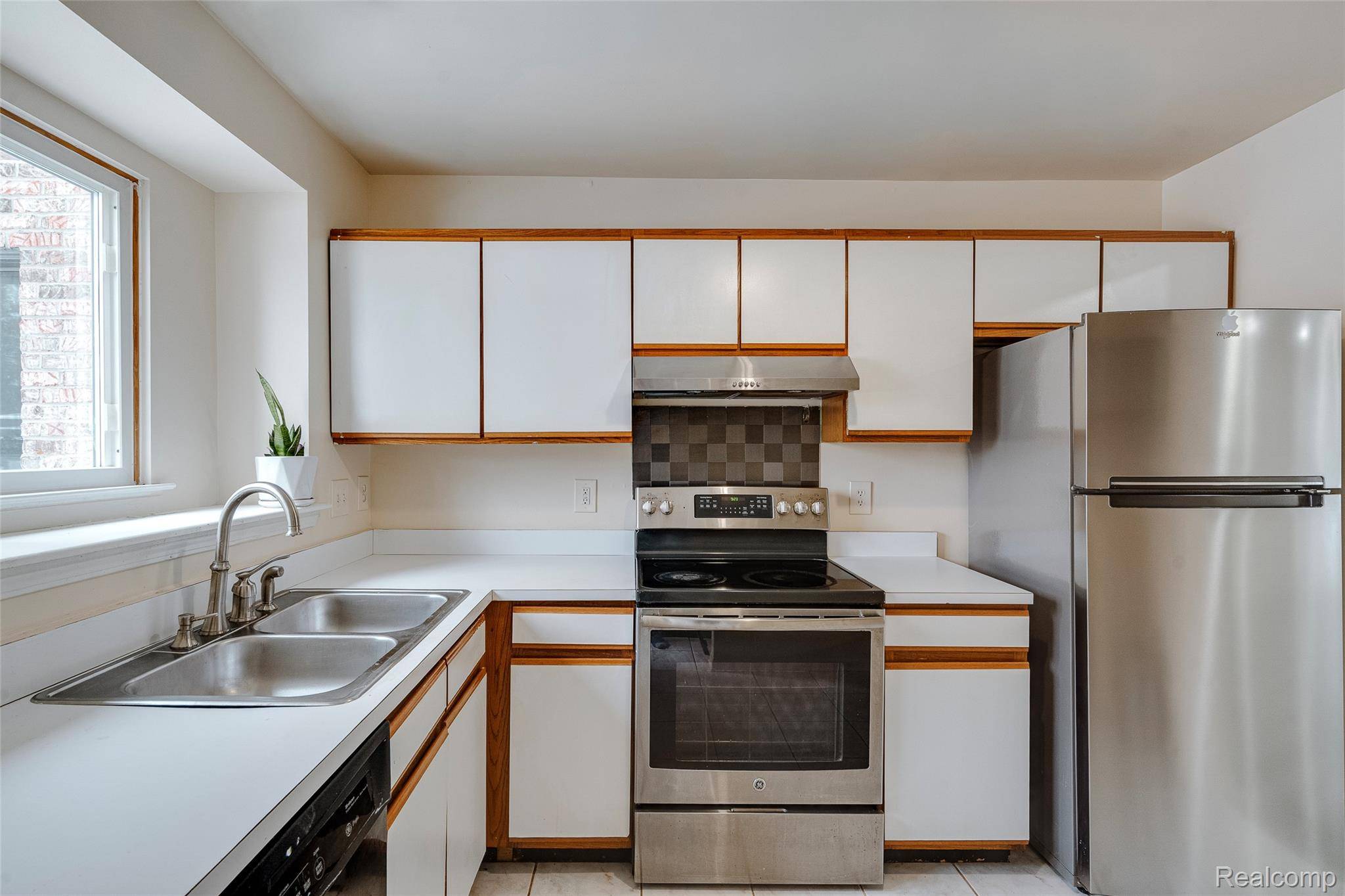 42739 Lilley Pointe DR, Cantonchartertownship_wayne, MI 48187